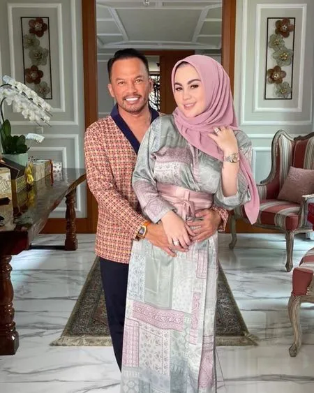 Kerap Tenteng Tas Mahal, 7 Potret Terbaru Jennifer Dunn Usai Dipersunting Faisal Haris - Sosialita Berhijab Yang Hits Abis