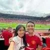 Keseruan Namira Adjani Temani Suami Nonton Pertandingan Manchester United