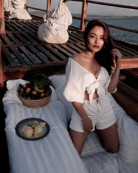 Kini Bahagia dengan Kehamilan Pertamya, Intip 9 Potret Body Goals Siti Badriah yang Tetap Nampak Jelas dan Pamer Perut Rata - Bikin Iri