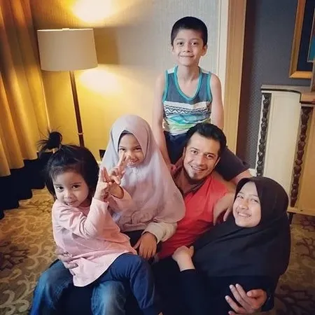Kini Berhijab, Intip 8 Potret Lana Devina Putri Sulung Primus Yustisio dan Jihan Fahira yang Beranjak Dewasa - Makin Cantik Menawan