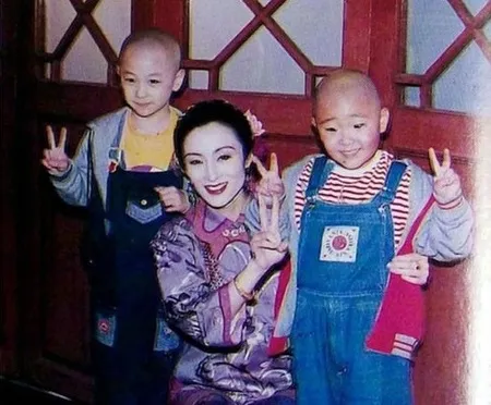 Kini Berusia 33 Tahun Ini, 10 Fakta Xiao Long Sahabat Boboho yang Ternyata Anak Seorang Miliuner