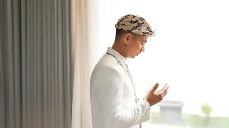 Kini Jadi Suami, 8 Potret Gagah Ridho DA di Acara Akad Nikah dengan Syifa Aisyah Fauziah Pakai Beskap Jawa Modern