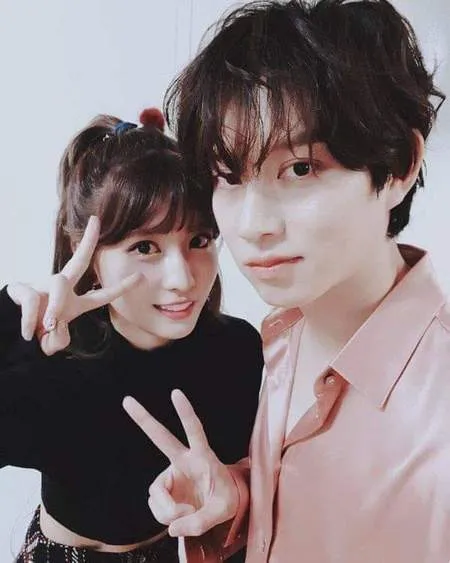 Kini Putus Cinta, 9 Foto Kenangan Kebersamaan Manis Momo TWICE dan Heechul SUJU yang Bikin Fans Ikutan Sedih