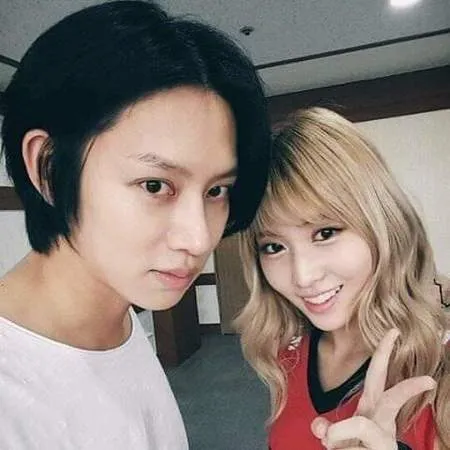 Kini Putus Cinta, 9 Foto Kenangan Kebersamaan Manis Momo TWICE dan Heechul SUJU yang Bikin Fans Ikutan Sedih