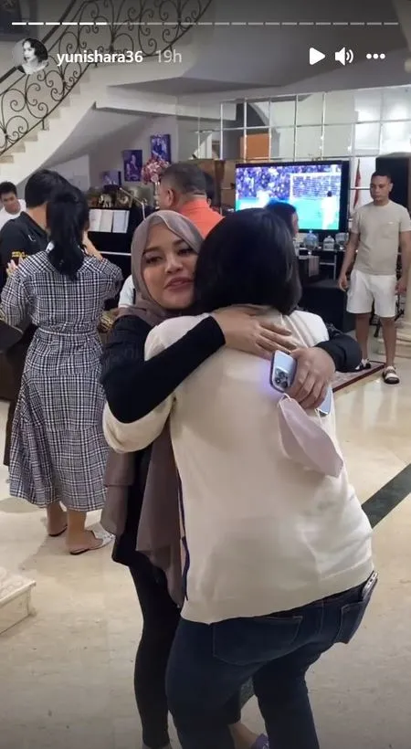 Kini Sudah Akur, 7 Momen Hangat Pertemuan Aurel Hermansyah dan Raul Lemos - Santai Bercanda Bikin Netizen Terharu