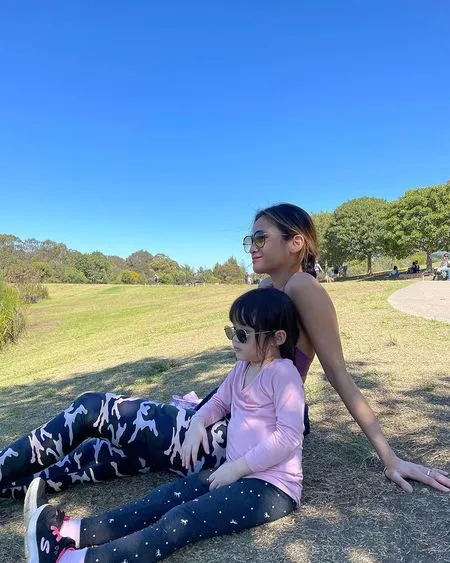 Kini Tinggal di Australia, 8 Potret Acha Septriasa Momong Baby Brie yang Mulai Tumbuh Besar - Ibu dan Anak Sama-sama Cantik!