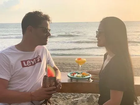 Kini Tinggal di Belanda, 9 Potret Gaya Pacaran Gracia Indri dan Kekasih Bule yang Ramai Jadi Sorotan - Mesra Banget!