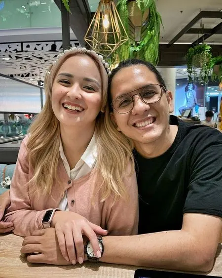 Kini Tinggal Kenangan, 8 Potret Hangat Raditya Oloan Suami Joanna Alexandra Bersama Anak-anak Tercinta