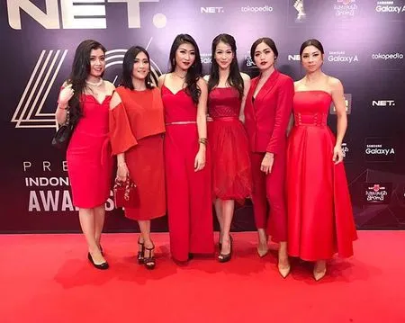 Kompak Merah Merona Girlsquad Mempesona Di Ultah Ke 4 Net Kapanlagi Com