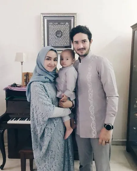 Kumpulan Foto Anak Kedua Aryani Fitriana, Cantik & Berwajah Manis