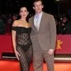 Lagi Disorot, Callum Turner Pamer Kemesraan Dengan Dua Lipa di Red Carpet
