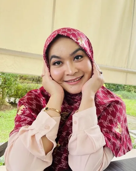 Lama Tak Muncul, Ini 8 Potret Terbaru Ulfa Dwiyanti yang Masih Tetap Awet Muda dan Segar di Usia 48 Tahun
