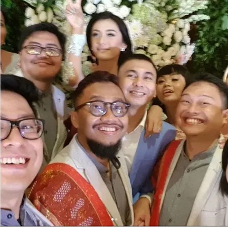 Lamaran Raditya Dika Annisa Aziza Hari Patah Hati Kelurahan Kapanlagi Com