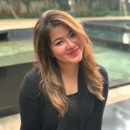 Lepas Hijab, Begini Penampilan Baru Sherrin Tharia Mantan Istri Zumi Zola
