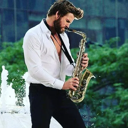 Liam Hemsworth & Priyanka Chopra Bintangi Film Super Romantis