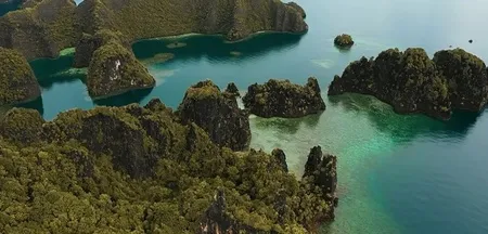 Liburan di Raja Ampat, Intip 10 Potret Keseruan Nikita Willy dan Indra Priawan Kunjungi Goa Favorit Katty Perry - Lihat Banyak Tengkorak