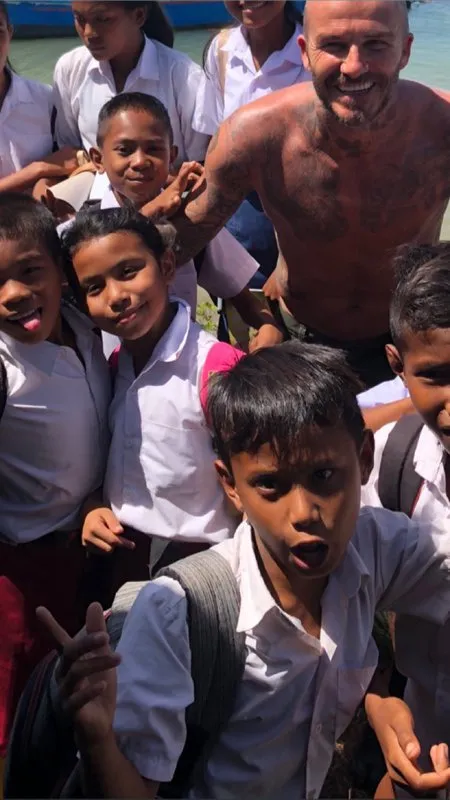 Liburan di Sumba, Keluarga Beckham Lakukan Kegiatan Sosial
