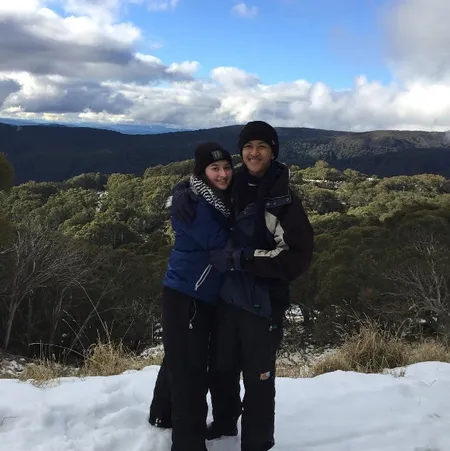 Liburan Ke Aussie Stephanie Poetry Mesra Main Salju Bareng Pacar Kapanlagi Com