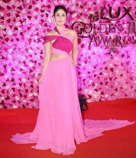 Lux Glamour Awards, Kareena Best Dress - Aishwarya Worst Dress