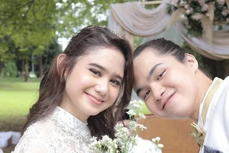 Main Film Bareng Pacar, Ini 8 Potret Mesra Tissa Biani dan Dul Jaelani di Lokasi Syuting - Bikin Baper