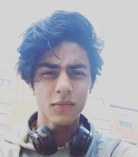 Makin Ganteng Foto Foto Ini Bukti Aryan Khan Siap Kalahkan Srk Kapanlagi Com