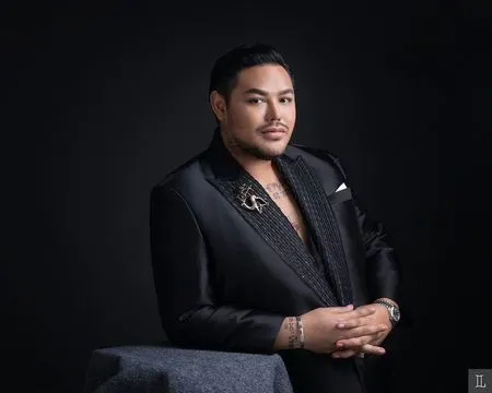 Makin Langsing! Ini 8 Potret Terbaru Ivan Gunawan yang Tambah Macho dengan Kumis dan Brewok
