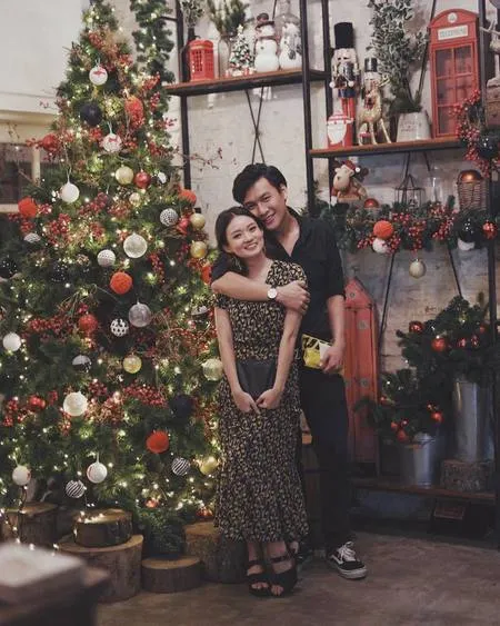 Makin Mesra, Pemotretan Natal Fendy Chow dan Stella Cornelia