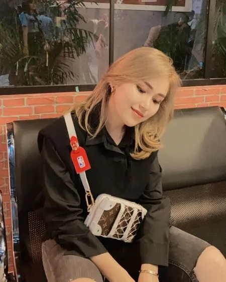 Makin Mirip Idol Korea, 9 Potret Terbaru Ayu Ting Ting Berambut Blonde - Senang Disebut Kembaran Ryujin Itzy