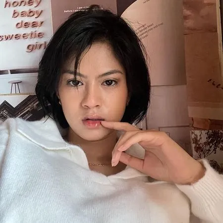 Manis Glowing! Ini Deretan Foto Selfie Hana Saraswati Bintang 'BUKU HARIAN SEORANG ISTRI' Pancarkan Pesona Kece