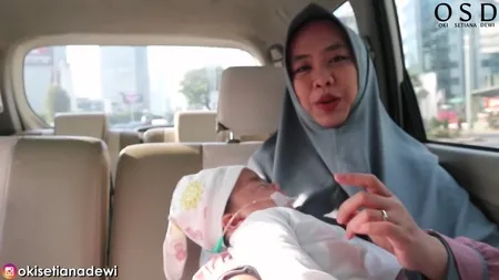 Masih Berusia 10 Minggu Ini 10 Momen Anak Keempat Oki Setiana Dewi Jalani Fisioterapi Kapanlagi Com
