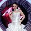 Melly Lee Beri Contoh Kepada Zahra di panggung D'Academy 7
