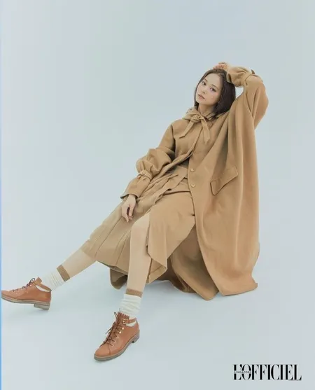 Memesona Dengan Gaya 70s, Ini 8 Potret Tzuyu TWICE Dalam Kolaborasi Majalah L'Officiel Singapore yang Sold Out Cepat