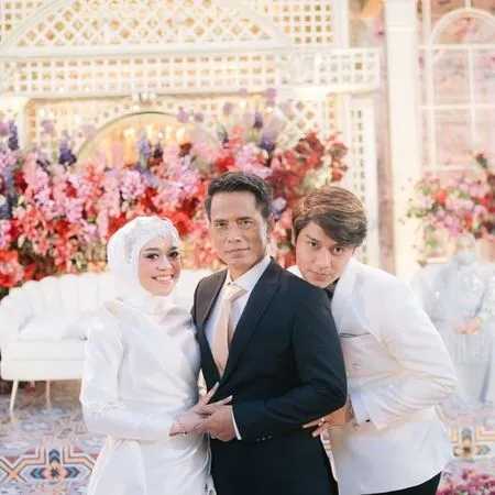 Menantu Idaman, Ini 11 Foto Keakraban Manis Ayah Lesti dengan Rizky Billar: Selfie Sampai Video Call Bareng!