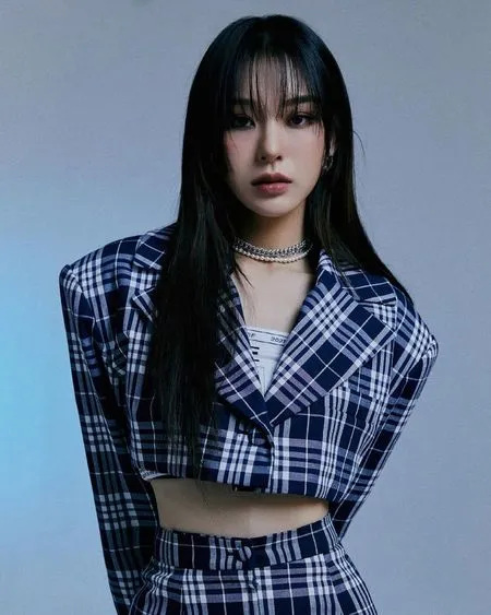 Mendadak Viral Karena Jadi Back Dancer Kai EXO, Yuk Intip Potret Noze WAYB yang Tengah Dibicarakan Oleh Netizen Korea Selatan!