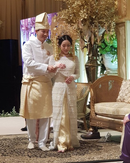 menilik megahnya pernikahan aga bakrie