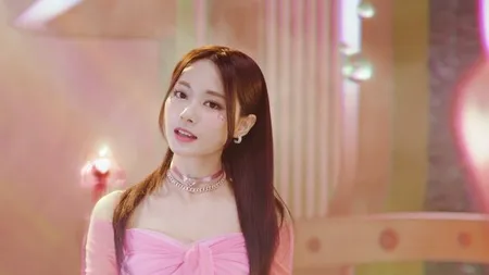Menjadi Ilmuwan Cinta, Member TWICE Pamer Tampilan Terbaru Pemikat Hati Pada MV Terbaru 'Scientist'