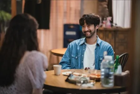 Menjelang Episode Akhir Drama, SM Town Bagikan Foto Choi Siwon di Balik Layar WORK LATER, DRINK NOW : Dari yang Bermula Berjanggut Hingga Mulus!