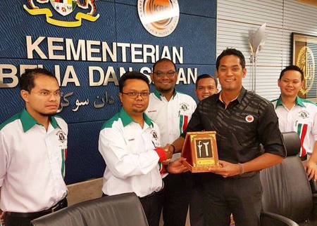 Menpora Malaysia Pria Yang Minta Maaf Soal Bendera Terbalik M