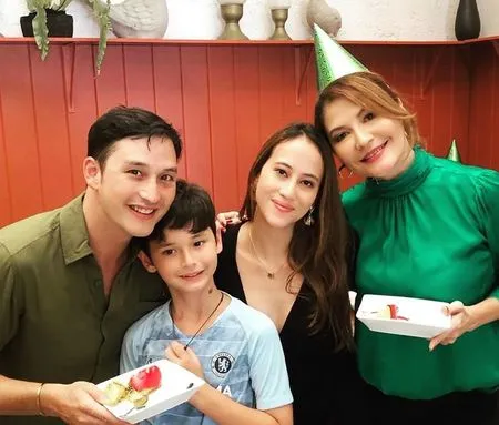Tak Lagi Jadi Suami Istri, 7 Selebriti Ini Kompak dan Akur Urus Keluarga: Ahmad Dhani - Anang Hermansyah