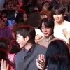 Momen BTS Hadir di The Tonight Show dan Beri Jimmy Fallon Sandal yang Serasi 