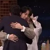 Momen BTS Hadir di The Tonight Show dan Beri Jimmy Fallon Sandal yang Serasi 