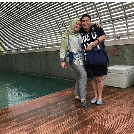 Momen Hangat Kebersamaan Astrid Kuya dan Sang Ibunda, Saling Menyayangi Meksi Beda Keyakinan