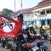 Momen Kaka Slank Riding Keliling Kota Malang Naik Vespa