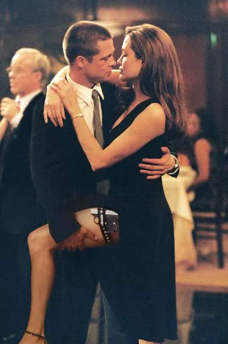 Nostalgia Kemesraan Brad Pitt Angelina Jolie Di Film Pertama Kapanlagi Com