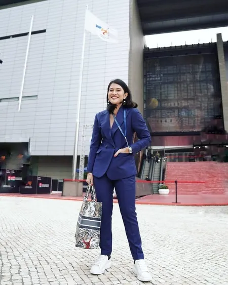 OOTD Dian Sastro di Macao, Dandan Sendiri - Nggak Kalah Cantik dari Yoona SNSD