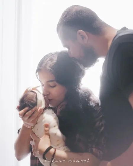 Pakai Sepatu Hak Tinggi Hijab Syari Intip 8 Gaya Trendi Baby Lily Anak Tasya Farasya Yang Wajahnya Masih Dirahasiakan Kapanlagi Com