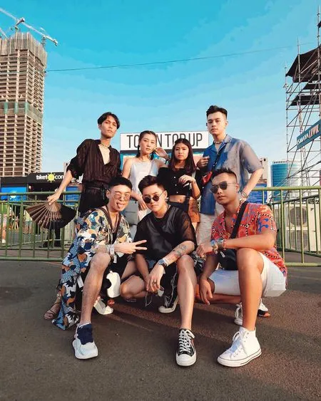 Parade Fashion Super Fun Di We The Fest 2019 Neon Ghotic Sampai Batik M Kapanlagi Com