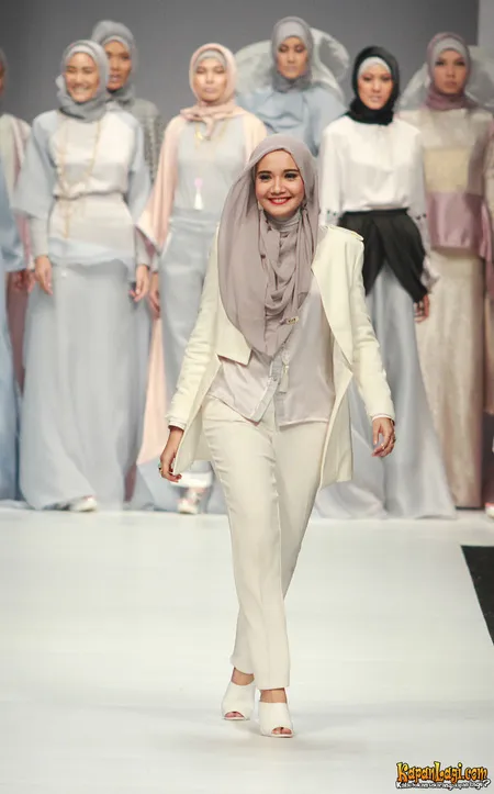 Parade Warna Pastel Begini Cantiknya Busana Karya Zaskia Sungkar Kapanlagi Com