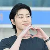 Park Seo Joon Berangkat ke Hong Kong, Gantengnya Memikat