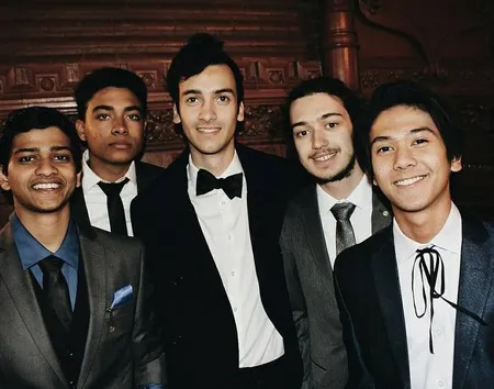 Party Bareng Teman Di As Cewek Inikah Pacar Iqbaal Ramadhan Kapanlagi Com